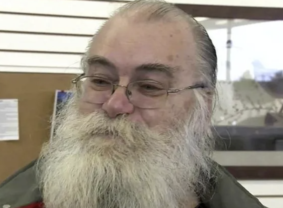 Man Makes Amazing Find Inside His Couch